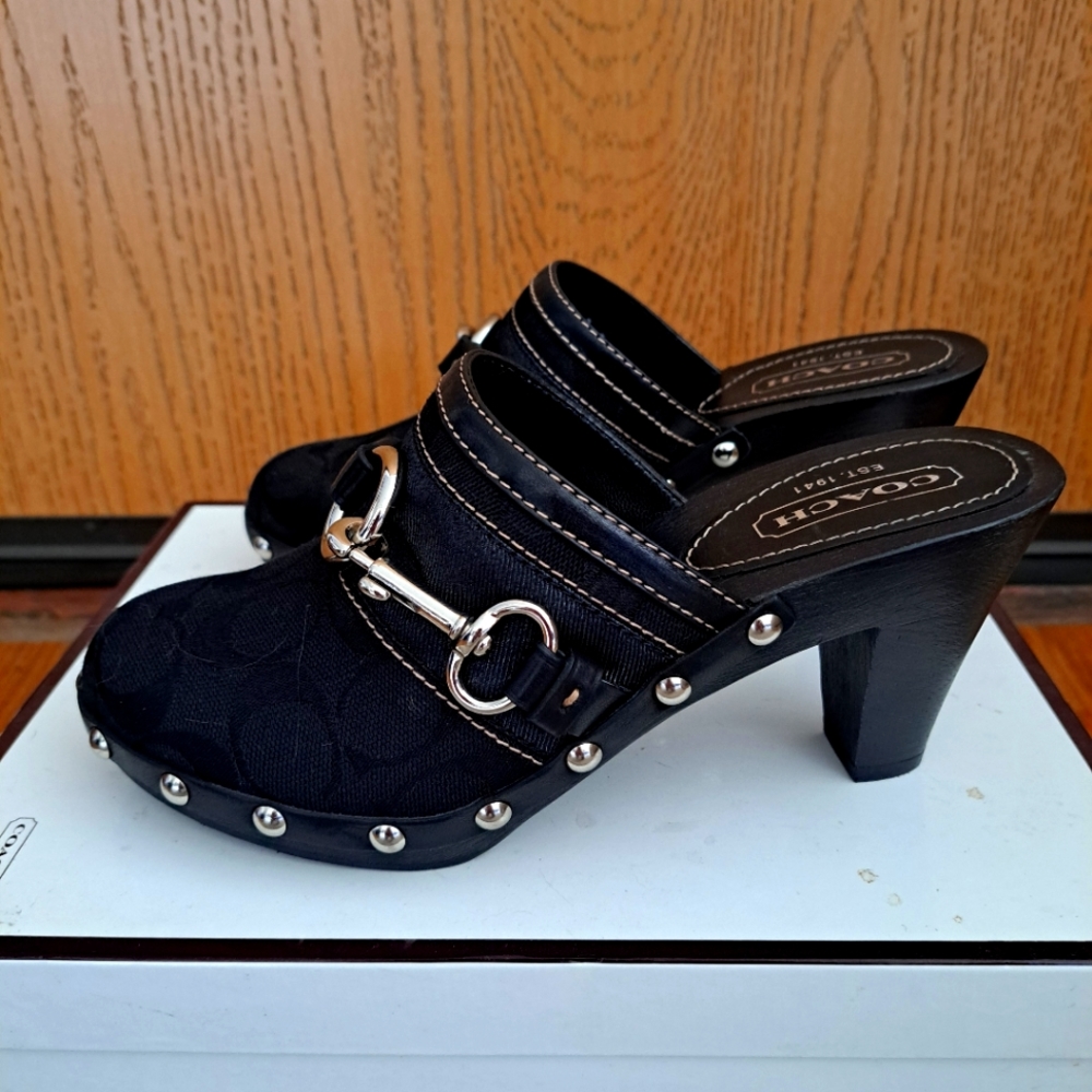 NWT - COACH SHOE